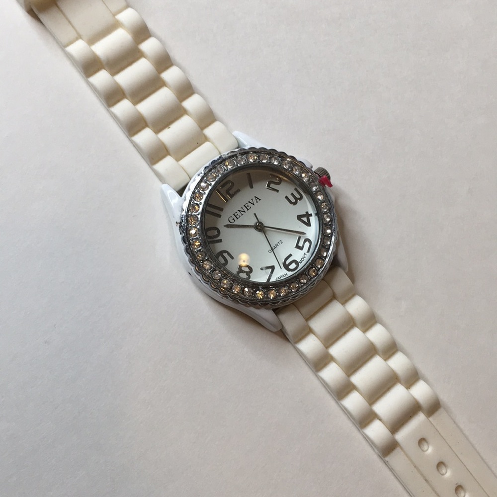 Geneva white watch with rhinestones ⌚️